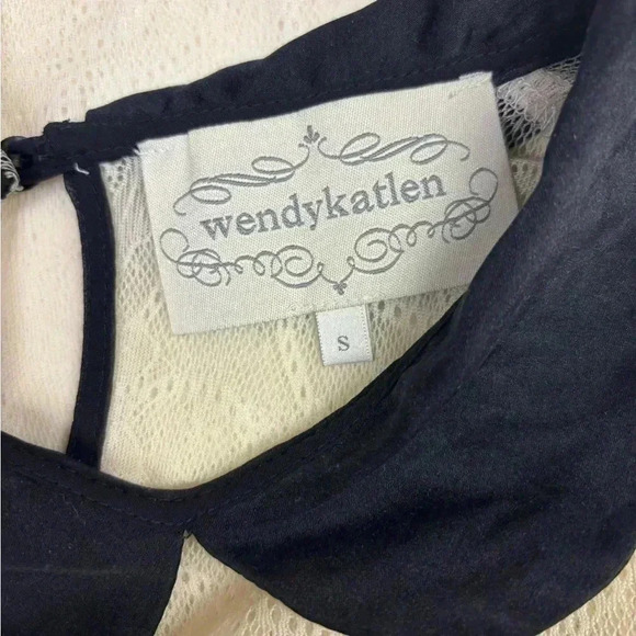 Wendy Katlen Peter Pan Collar Lace Cream Black Blouse Short Sleeves size Small - Picture 2 of 2